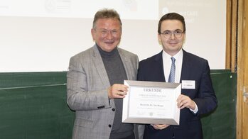 Oberarzt Dr. Tim Berger wurde mit dem Forschungspreis 2024 der Stiftung f&uuml;r Augenheilkunde in H&ouml;he von 6.000 &euro; ausgezeichnet.