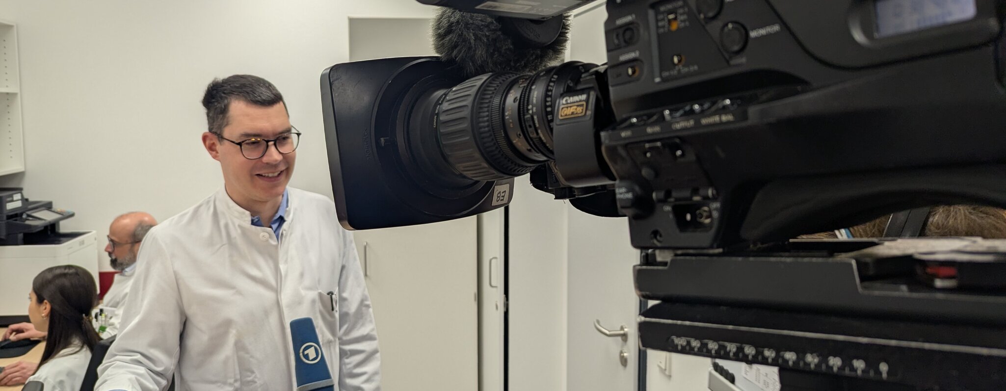 Professor Markus Hecht Direktor der Klinik f&uuml;r Strahlentherapie im Interview mit dem SR