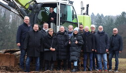 Gruppenfoto beim Spatenstich