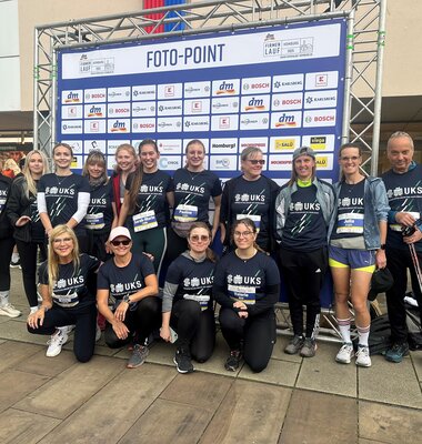 Gruppenbild von L&auml;uferinnen und L&auml;ufern der Kinder- und Jugendpsychiatrie