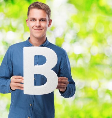 Mann mit Vitamin B12