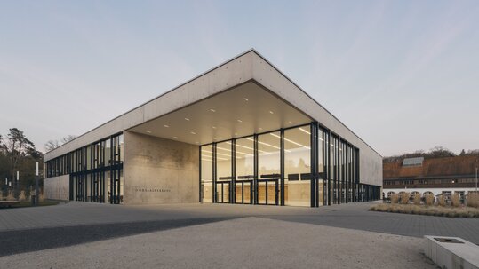 Das H&ouml;rsaalgeb&auml;ude auf dem Campus Homburg