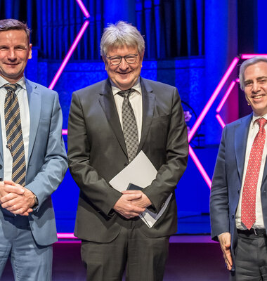 Ehrenmedaille f&uuml;r Prof. B&ouml;hm