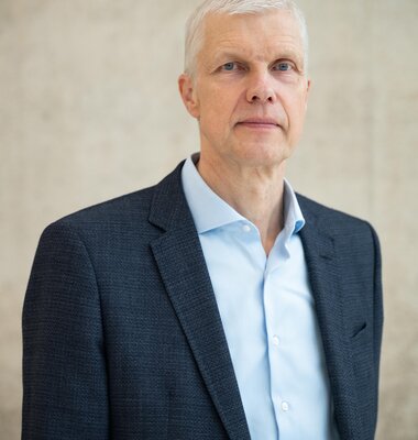 Portrait von Prof. Dr. Klaus Faßbender