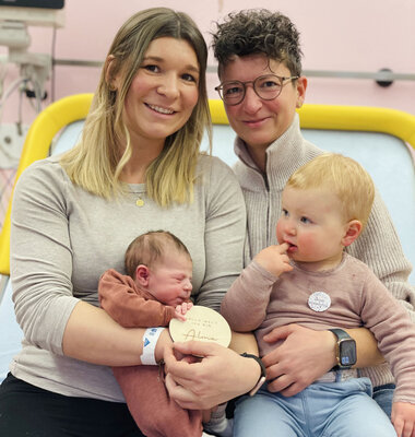 Marie und Saskia mit Alma und Schwesterchen Ria