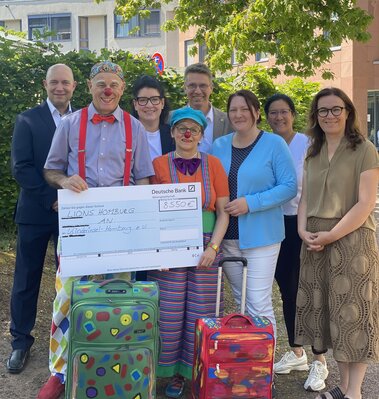 Lions Club spendet an Klinikclowns