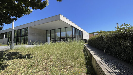 Au&szlig;enansicht H&ouml;rsaalgeb&auml;ude