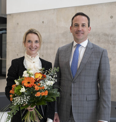 Prof. Dr. Dr. Stephanie Tritt und der UKS-Aufsichtsratsvorsitzende David Lindemann