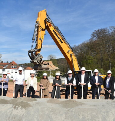 Feierlicher Spatenstich des Neubaus