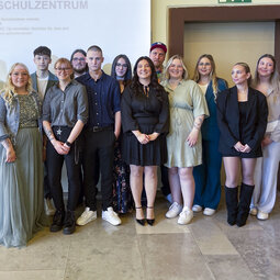 Gruppenfoto von der Examensfeier
