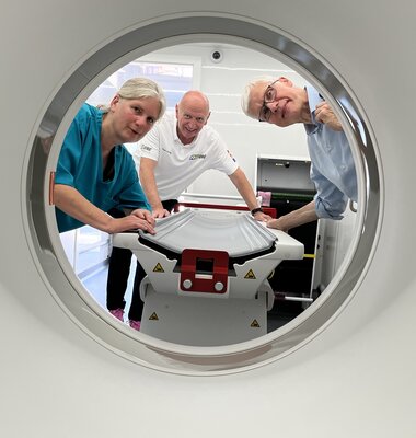 Gruppenbild im MGU-Truck