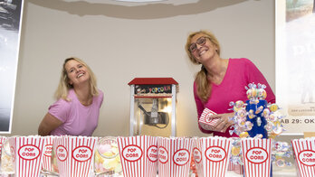 Stephanie Bucher und Petra Forsch-Brauer versorgten die Besucher/innen an unserer Candy Bar im Eingangsbereich.