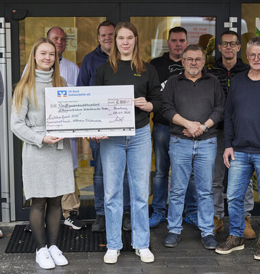 Gruppenfoto von der Spenden&uuml;bergabe