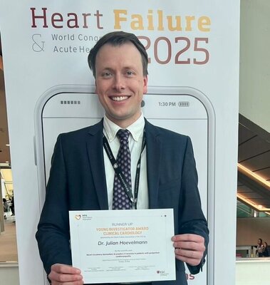 Dr. Julian H&ouml;velmann