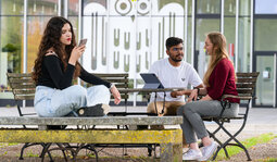 Studierende am Campus der UdS
